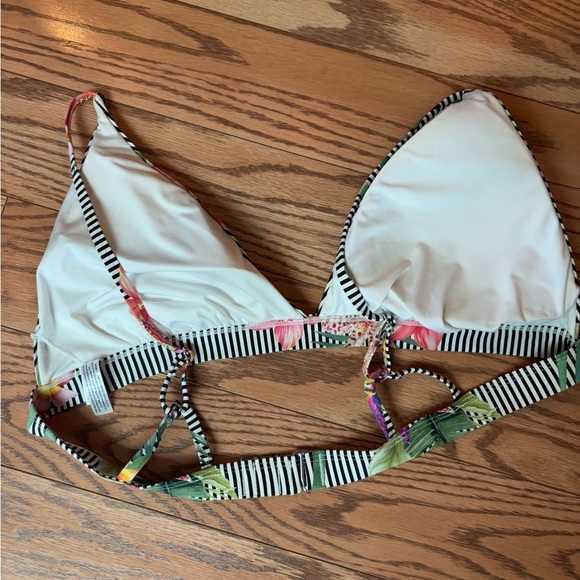 La vie en rose floral bikini top - Picture 4 of 5